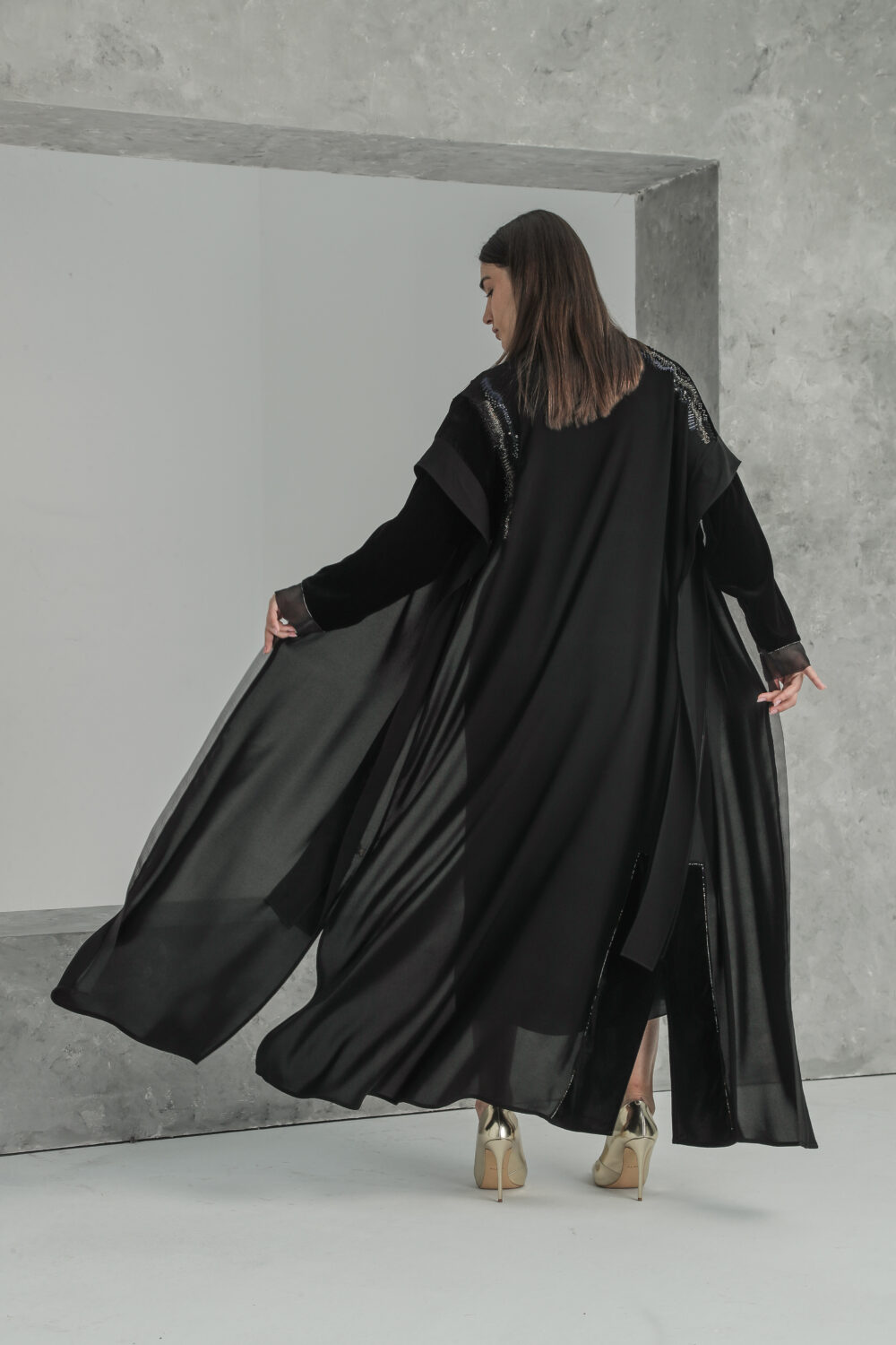 black sui abaya